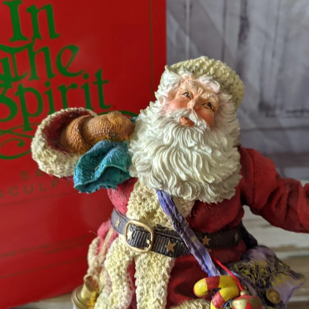 In‎ The Spirit Santa Sculpture Cast Figurine Christ